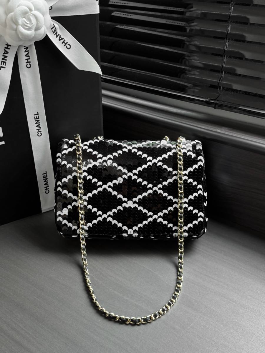 Chanel 26B Classic Flap 25.5 x 16 x 7 DC3A