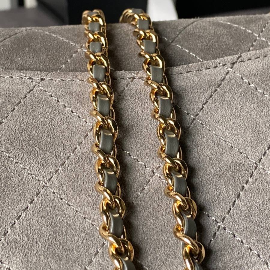 Chanel 26B Classic Flap Maxi Mini AS6626 20 x 13 x 6 A2B0