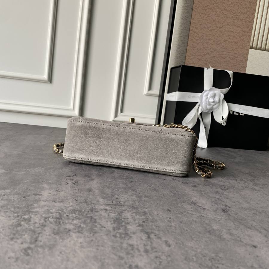 Chanel 26B Classic Flap Maxi Mini AS6626 20 x 13 x 6 A2B0