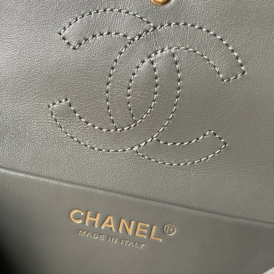 Chanel 26B Classic Flap Maxi Mini AS6626 20 x 13 x 6 A2B0