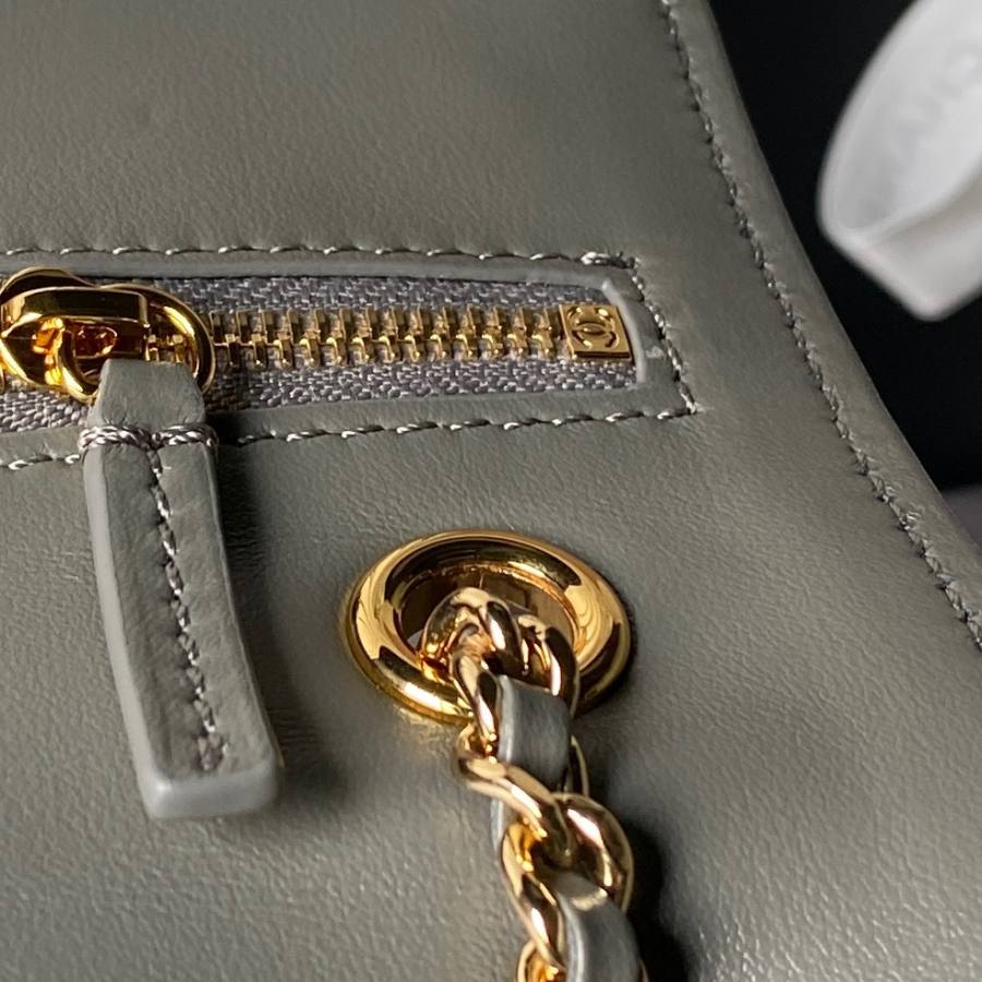 Chanel 26B Classic Flap Maxi Mini AS6626 20 x 13 x 6 A2B0