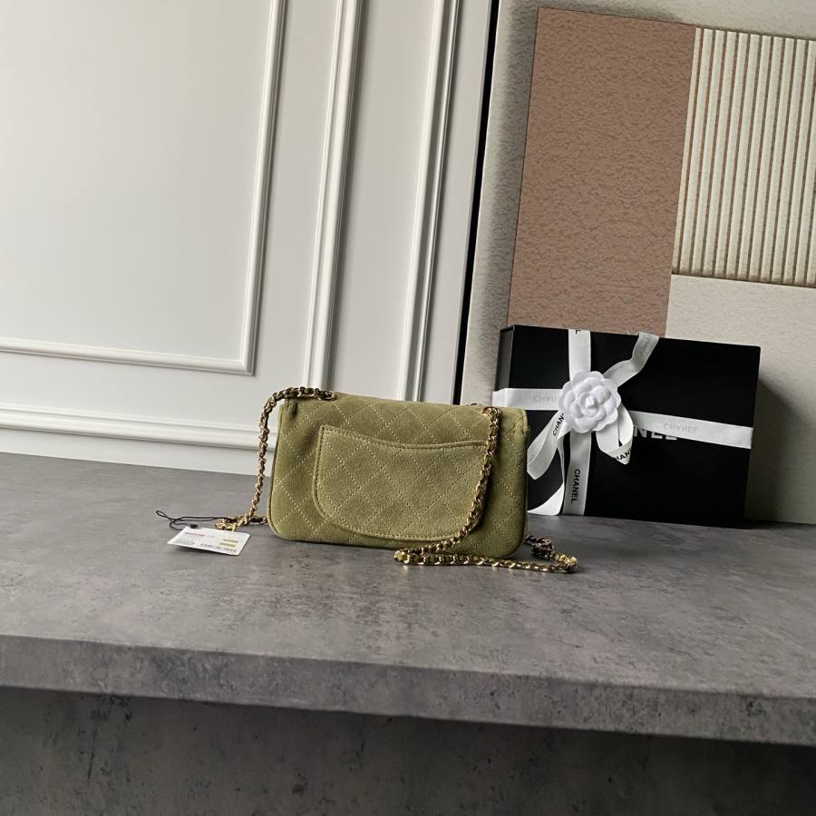 Chanel 26B Classic Flap Maxi Mini AS6626 20 x 13 x 6 AE2B