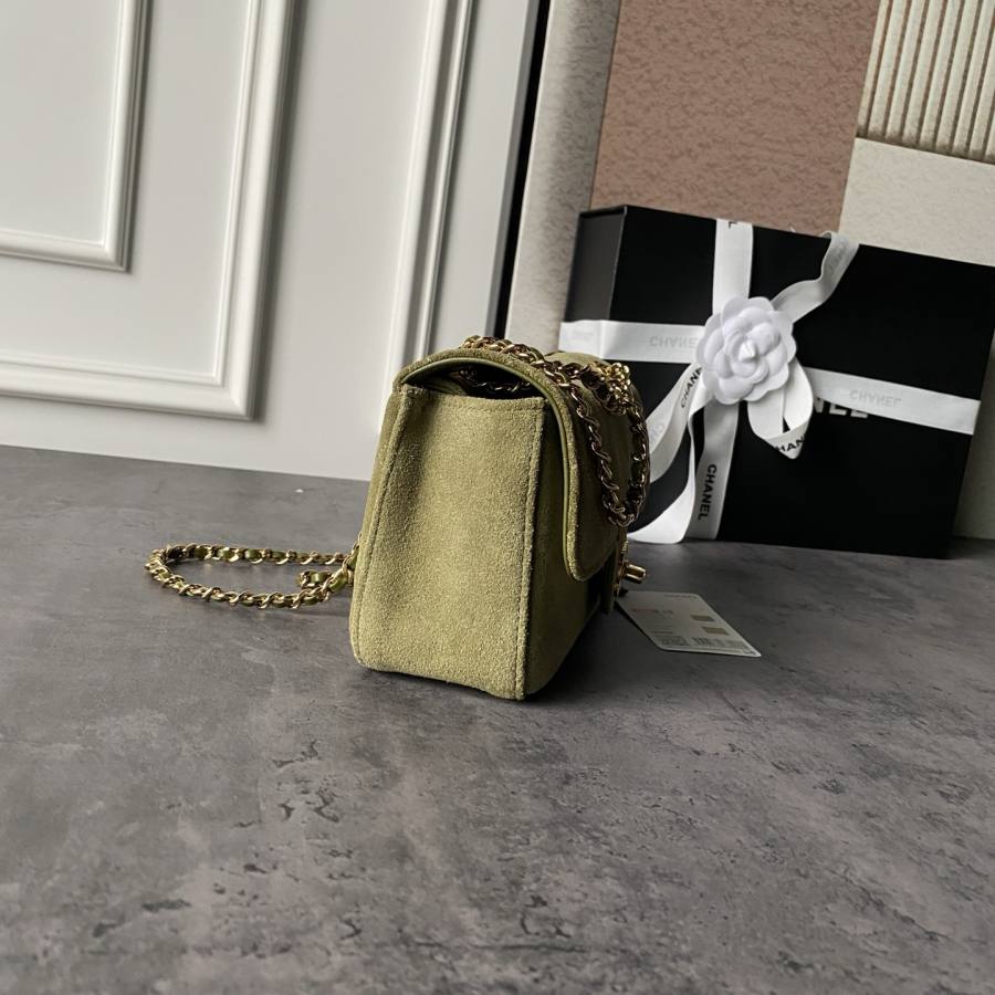 Chanel 26B Classic Flap Maxi Mini AS6626 20 x 13 x 6 AE2B