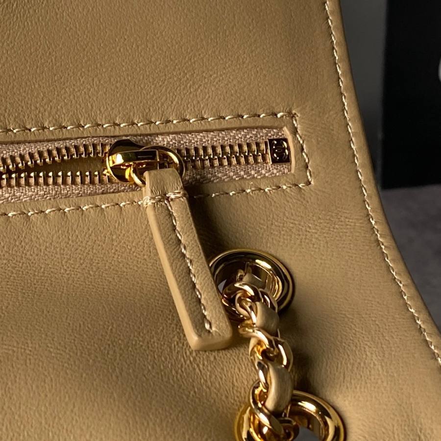 Chanel 26B Classic Flap Maxi Mini AS6626 20 x 13 x 6 C74E
