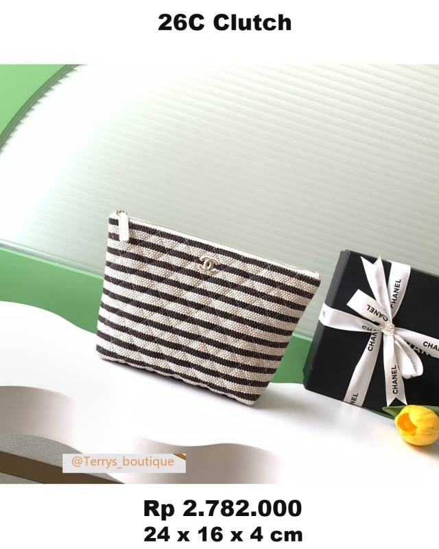 Chanel 26C Clutch 24 x 16 x 4 0E4E