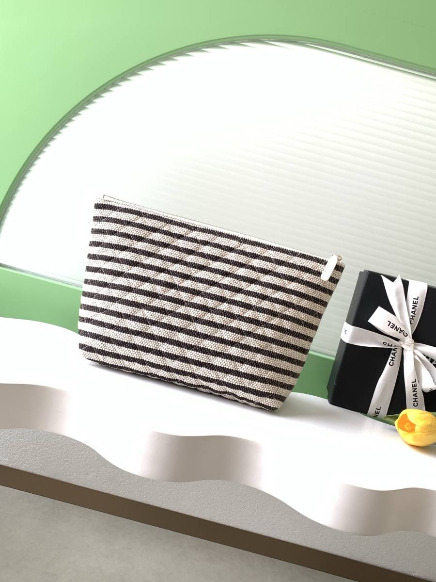 Chanel 26C Clutch 24 x 16 x 4 9C5A