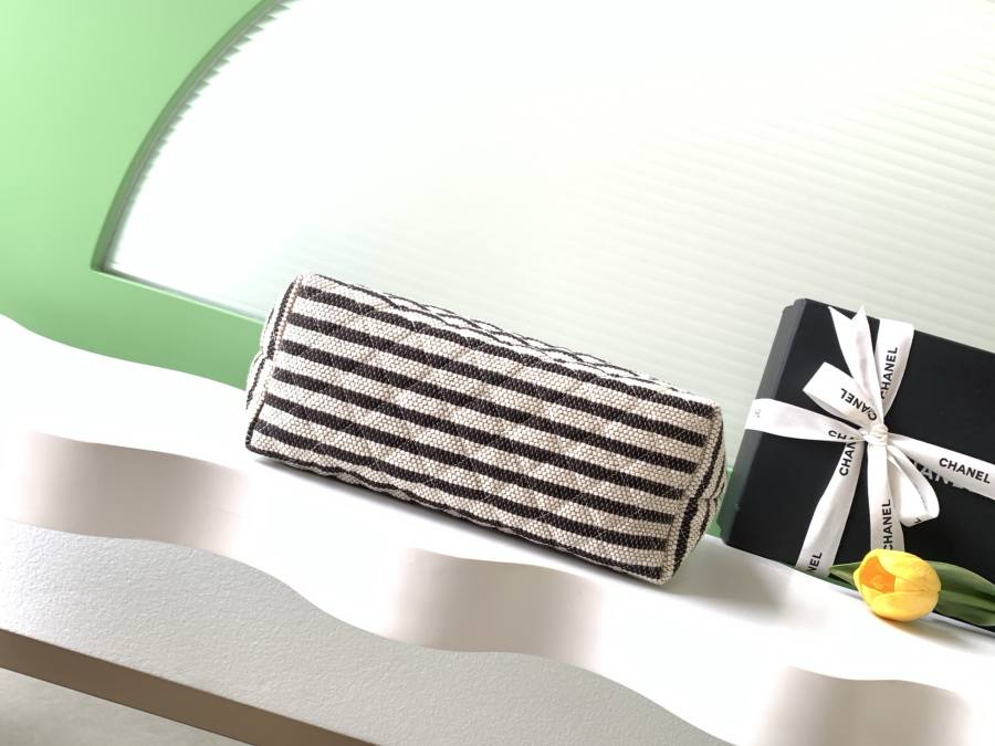 Chanel 26C Clutch 24 x 16 x 4 9C5A