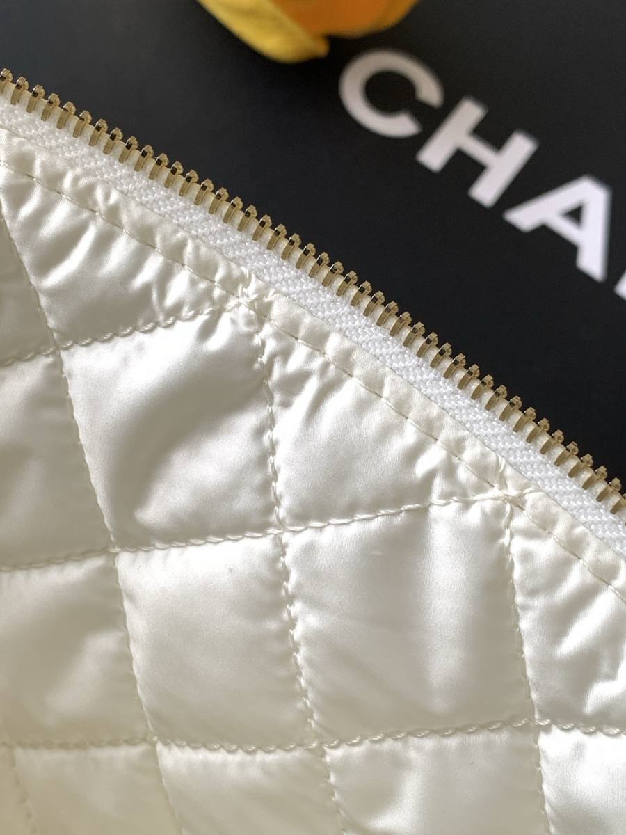 Chanel 26C Clutch 24 x 16 x 4 9C5A