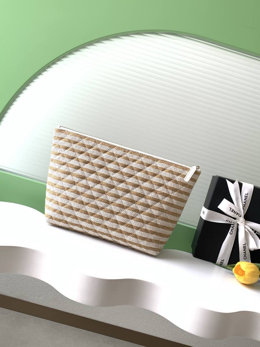 Chanel 26C Clutch 24 x 16 x 4 A8E2