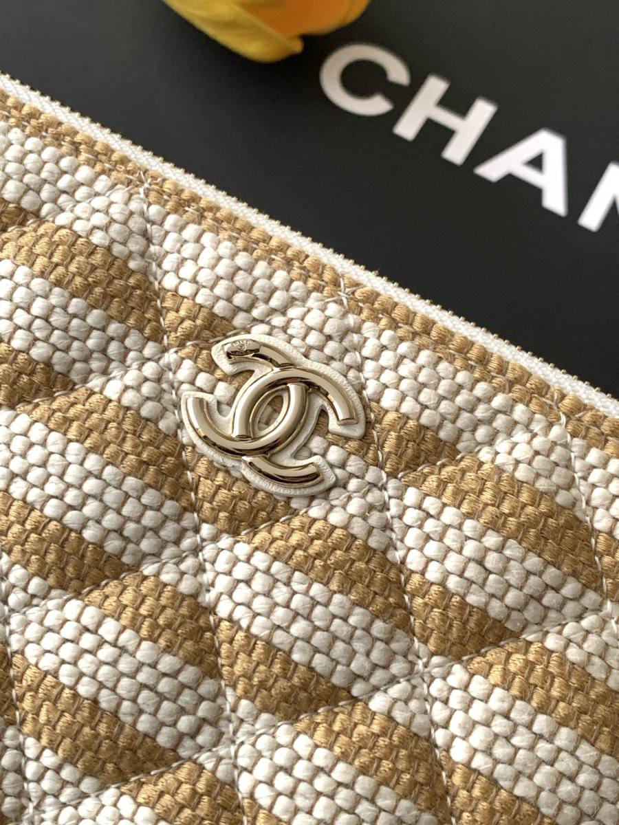 Chanel 26C Clutch 24 x 16 x 4 A8E2