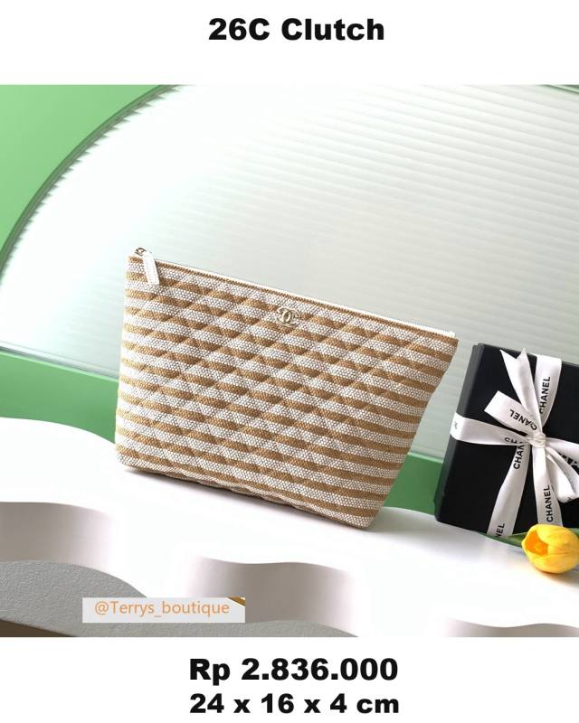 Chanel 26C Clutch 24 x 16 x 4 A8E2