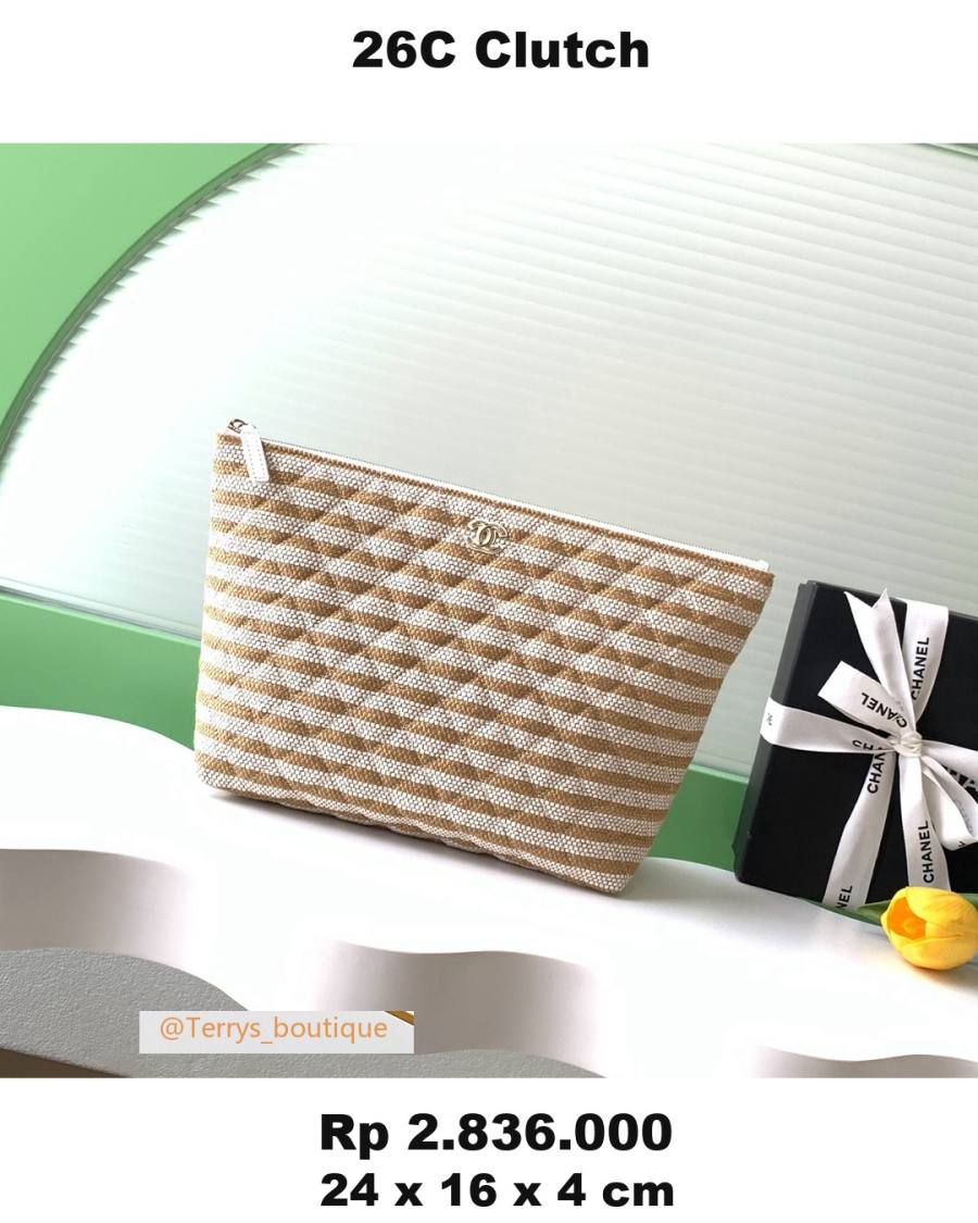 Chanel 26C Clutch 24 x 16 x 4 A8E2