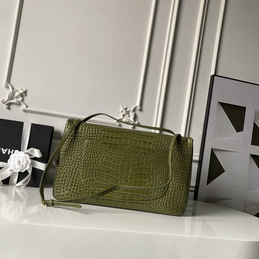 Chanel 26S Airport Bag AS6233 28 x 18 x 10 321D
