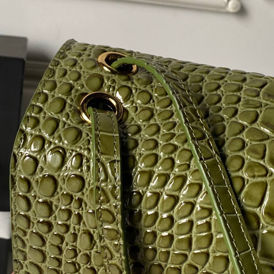Chanel 26S Airport Bag AS6233 28 x 18 x 10 321D