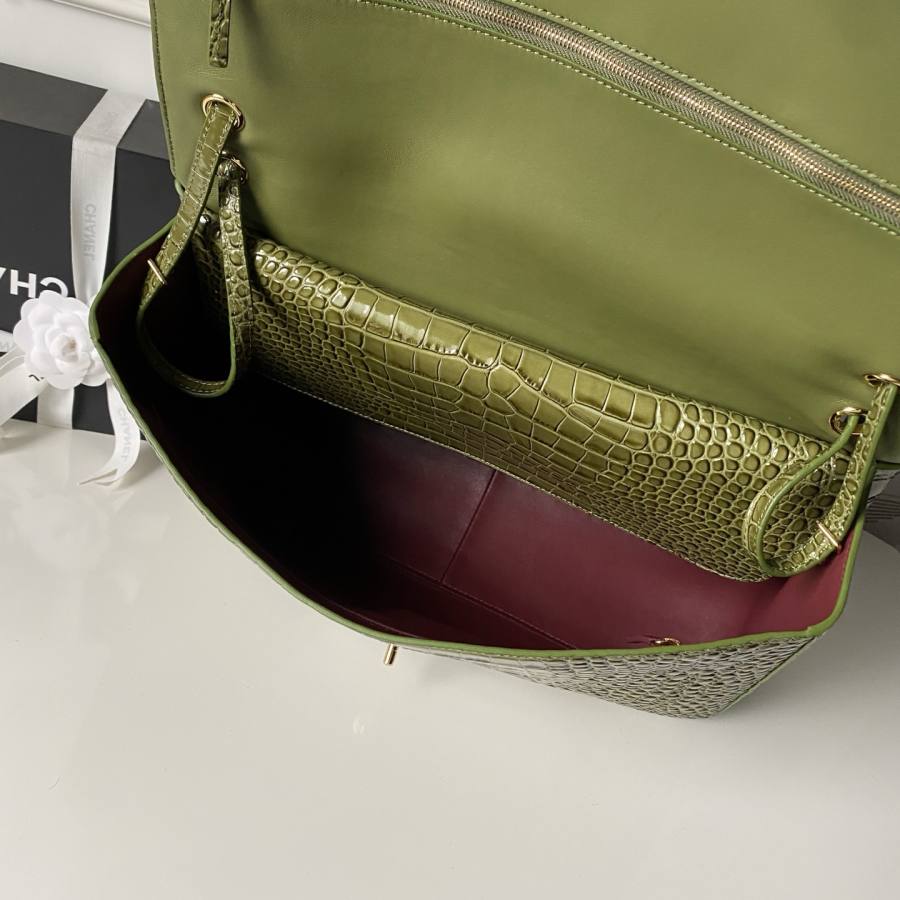 Chanel 26S Airport Bag AS6233 28 x 18 x 10 321D