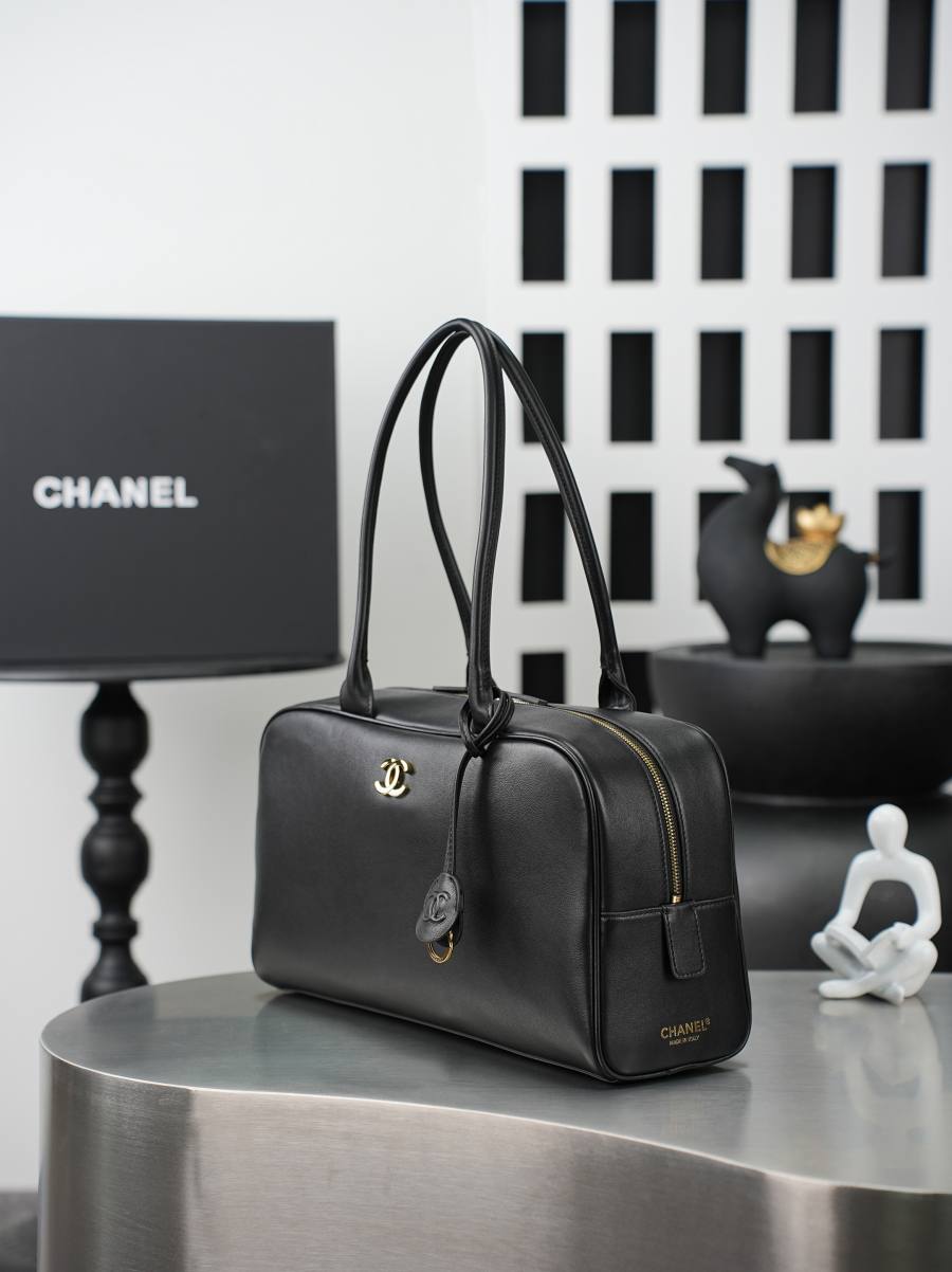 Chanel 26S Bowling Bag 31 x 20 x 14 E541