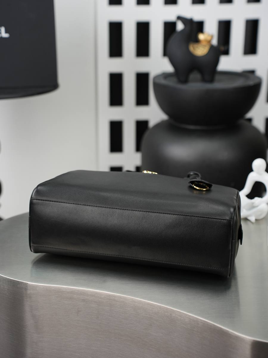Chanel 26S Bowling Bag 31 x 20 x 14 E541