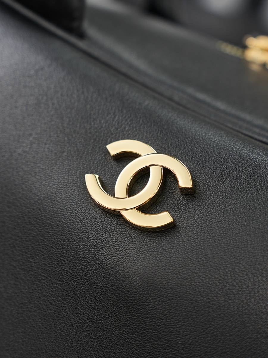 Chanel 26S Bowling Bag 31 x 20 x 14 E541