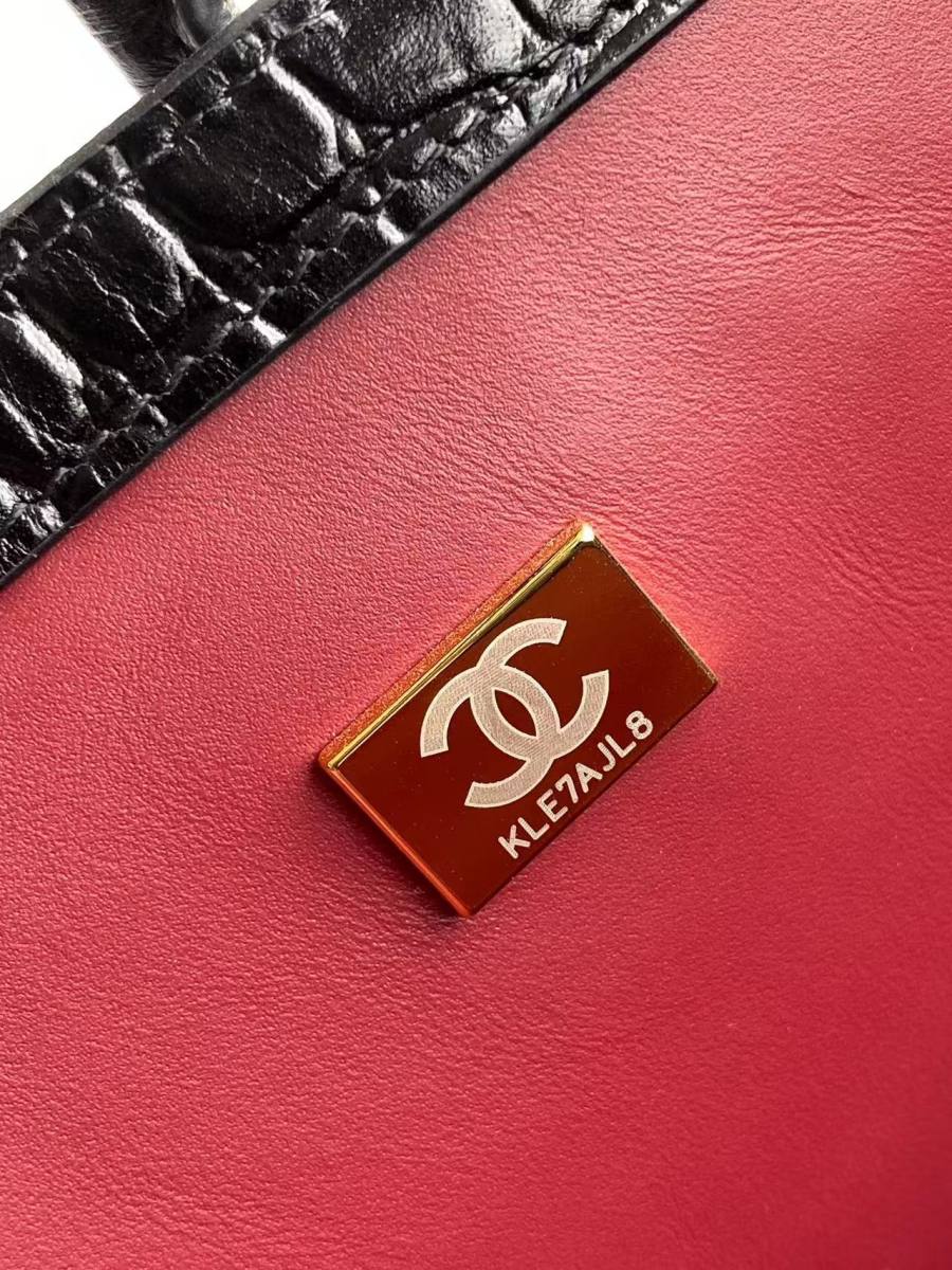Chanel 26S Cerf Tote 35.5 x 25.5 x 15 425E