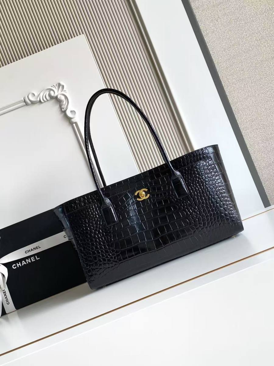 Chanel 26S Cerf Tote 35.5 x 25.5 x 15 425E