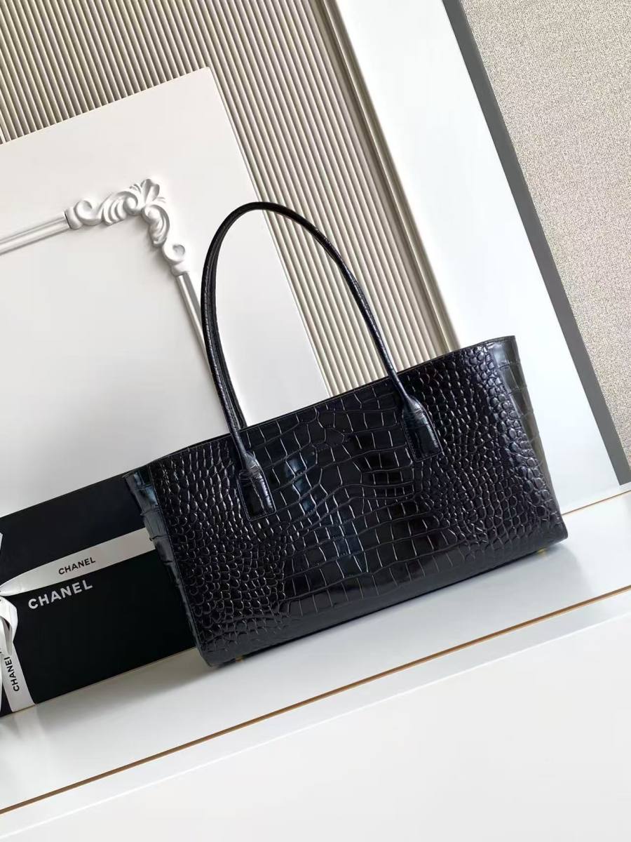 Chanel 26S Cerf Tote 35.5 x 25.5 x 15 425E