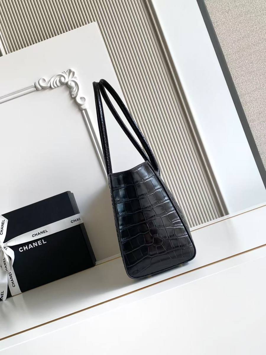 Chanel 26S Cerf Tote 35.5 x 25.5 x 15 425E