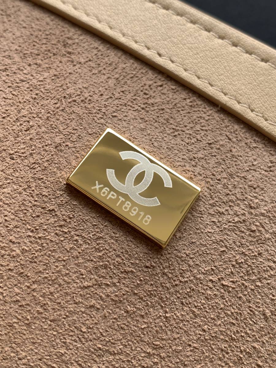 Chanel 26S Cerf Tote 35.5 x 25.5 x 15 BE66