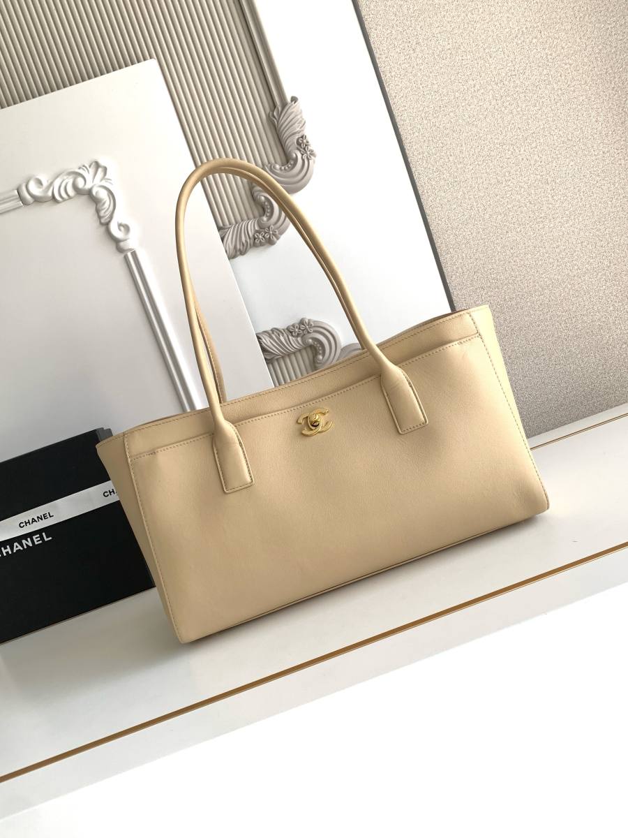 Chanel 26S Cerf Tote 35.5 x 25.5 x 15 BE66