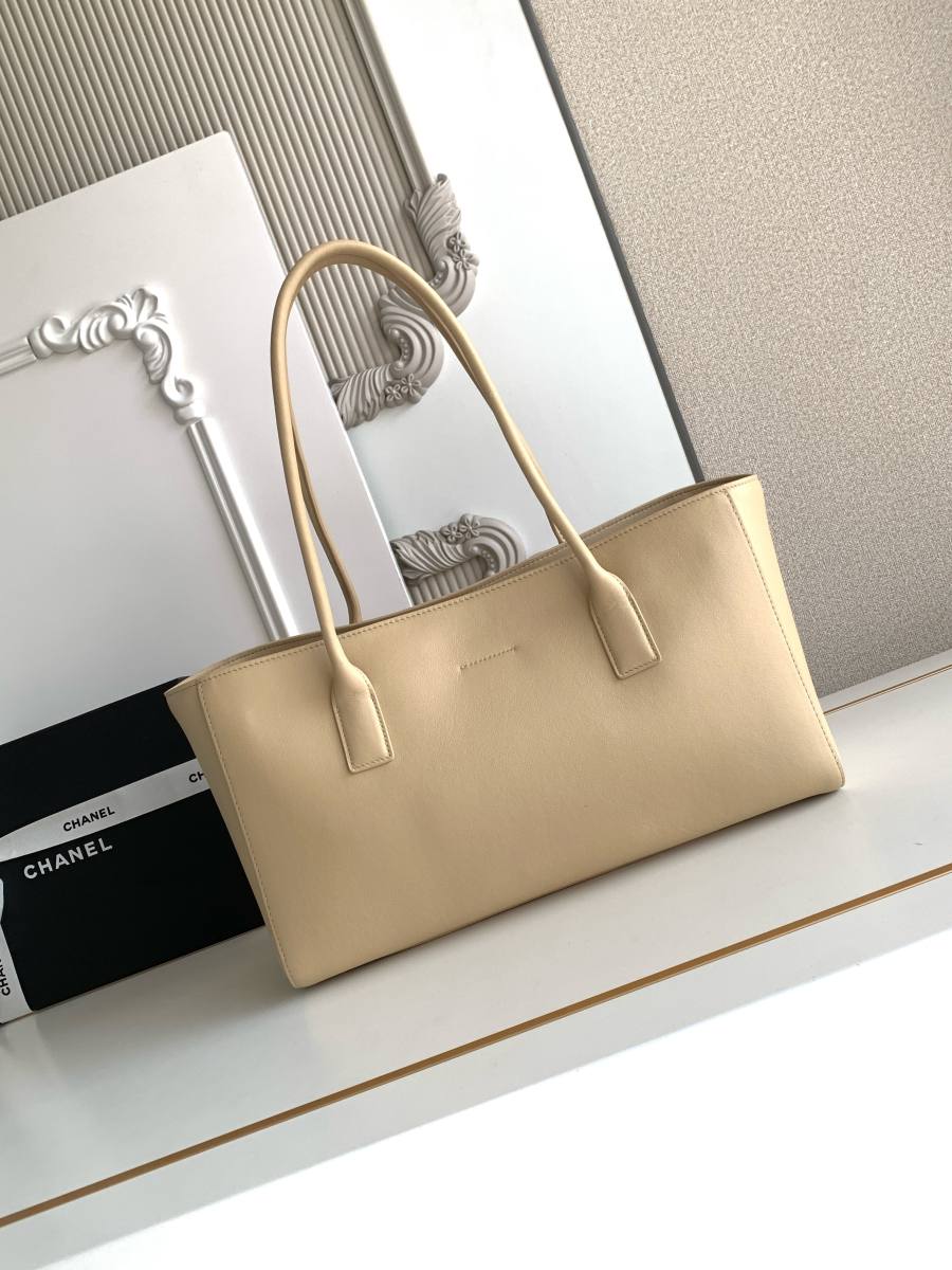 Chanel 26S Cerf Tote 35.5 x 25.5 x 15 BE66