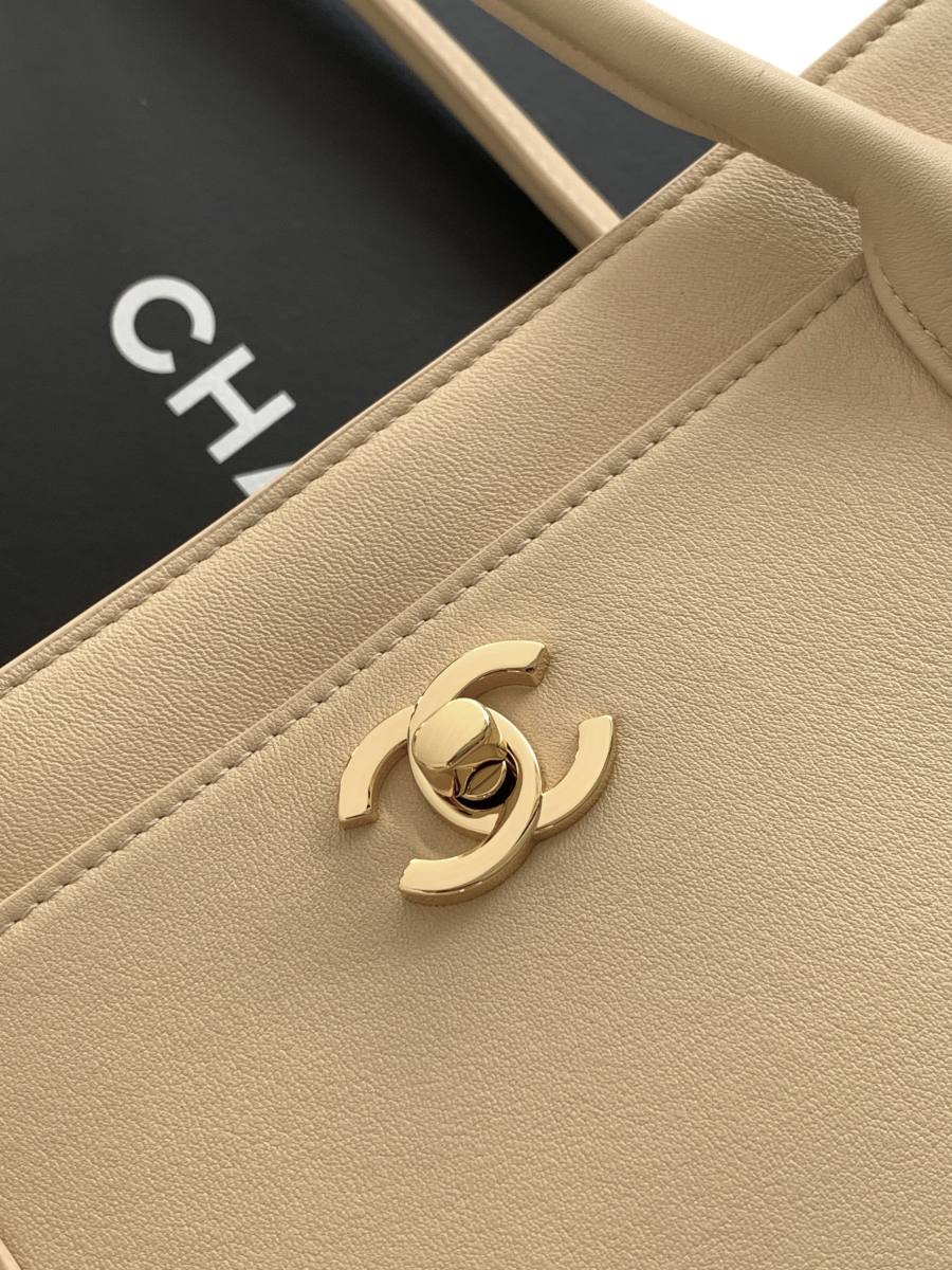 Chanel 26S Cerf Tote 35.5 x 25.5 x 15 BE66