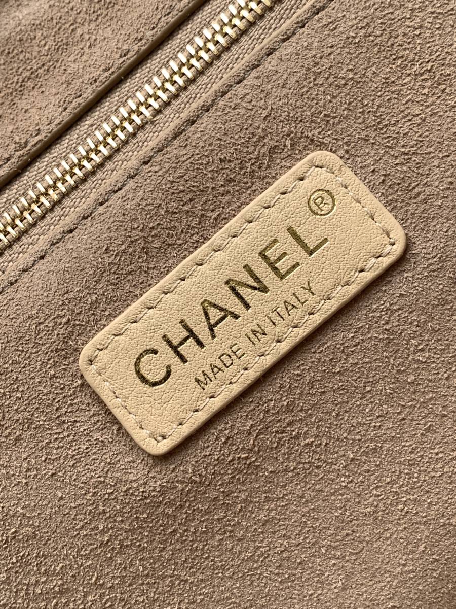 Chanel 26S Cerf Tote 35.5 x 25.5 x 15 BE66