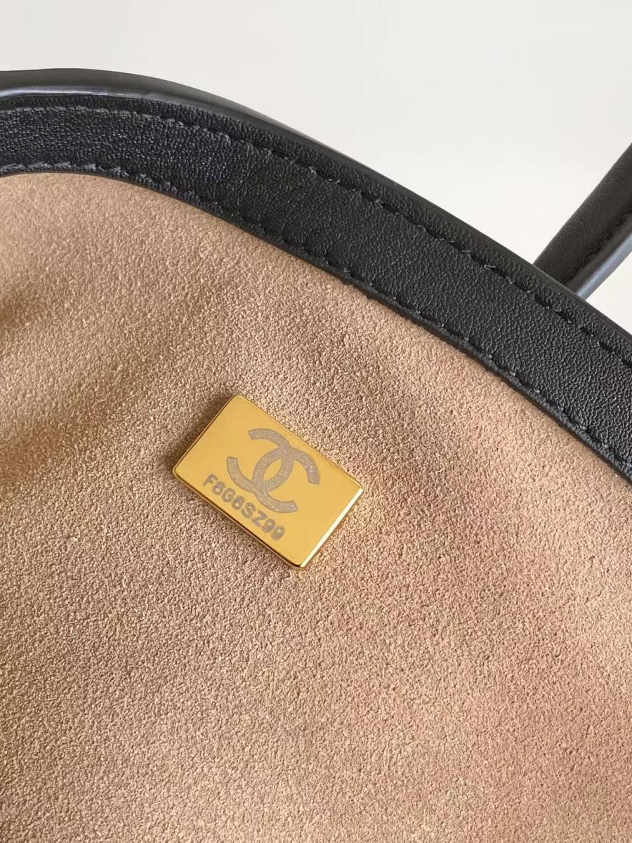 Chanel 26S Cerf Tote 35.5 x 25.5 x 15 F397
