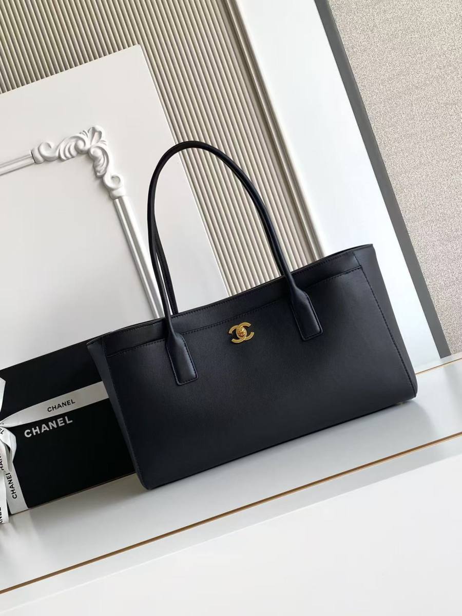 Chanel 26S Cerf Tote 35.5 x 25.5 x 15 F397