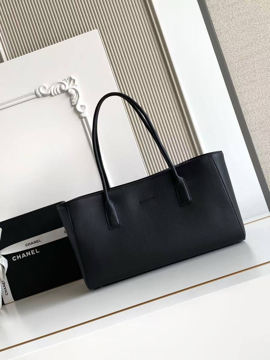 Chanel 26S Cerf Tote 35.5 x 25.5 x 15 F397