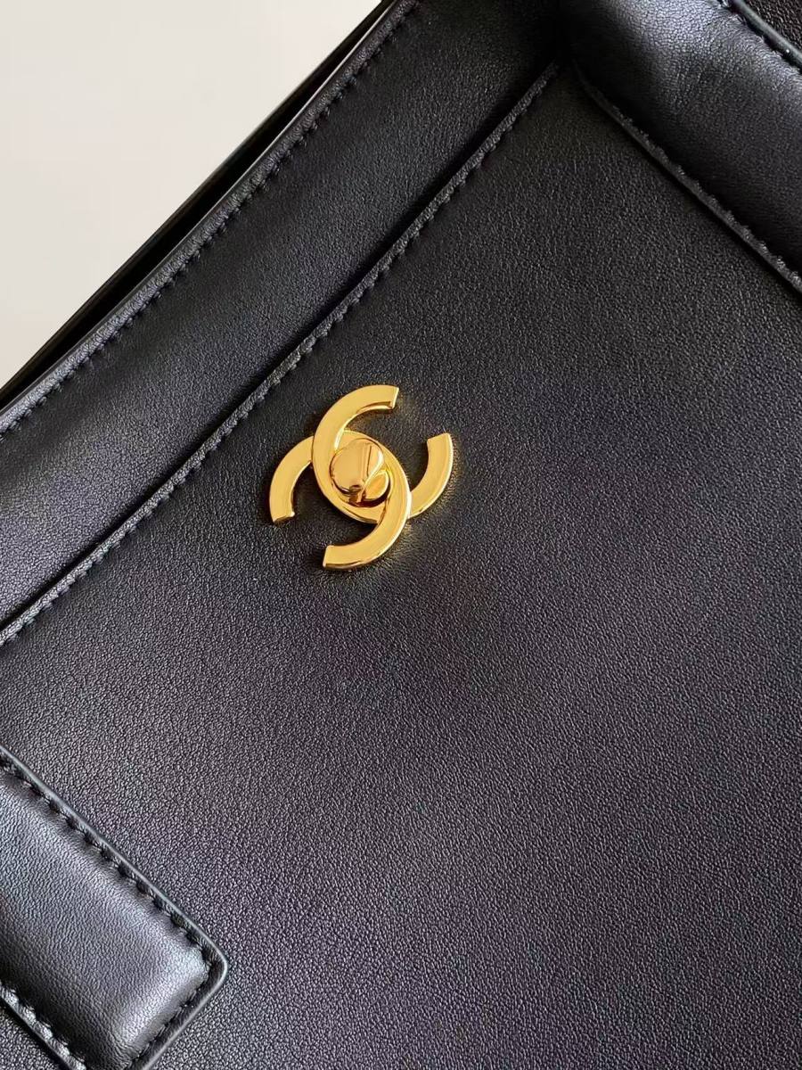 Chanel 26S Cerf Tote 35.5 x 25.5 x 15 F397