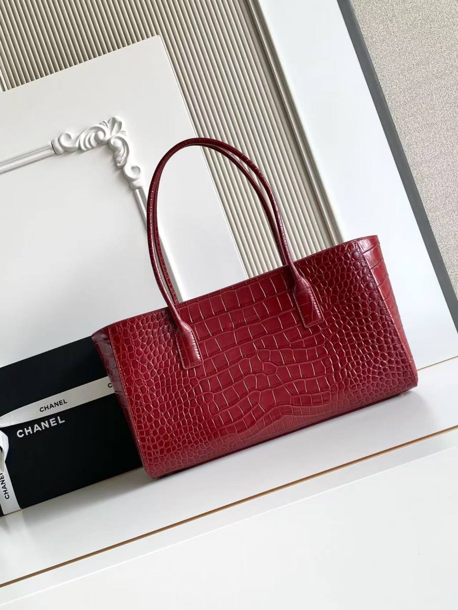 Chanel 26S Cerf Tote 35.5 x 25.5 x 15 F544