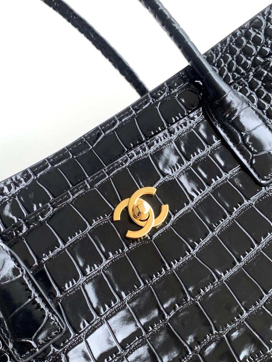 Chanel 26S Cerf Tote 38 x 27 x 15 0412