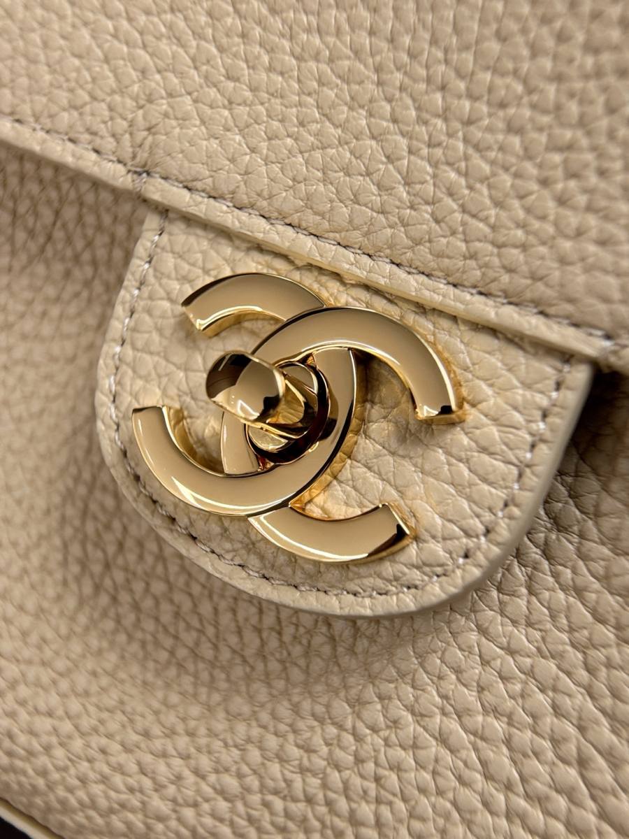 Chanel 26S Classic Flap Maxi 33 x 23 x 10 02A7