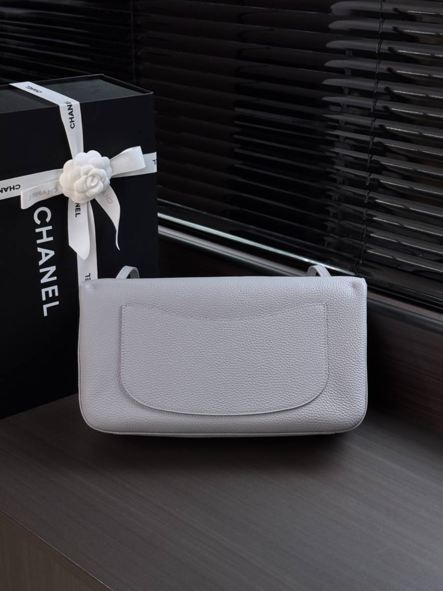 Chanel 26S Classic Flap Maxi 33 x 23 x 10 1420