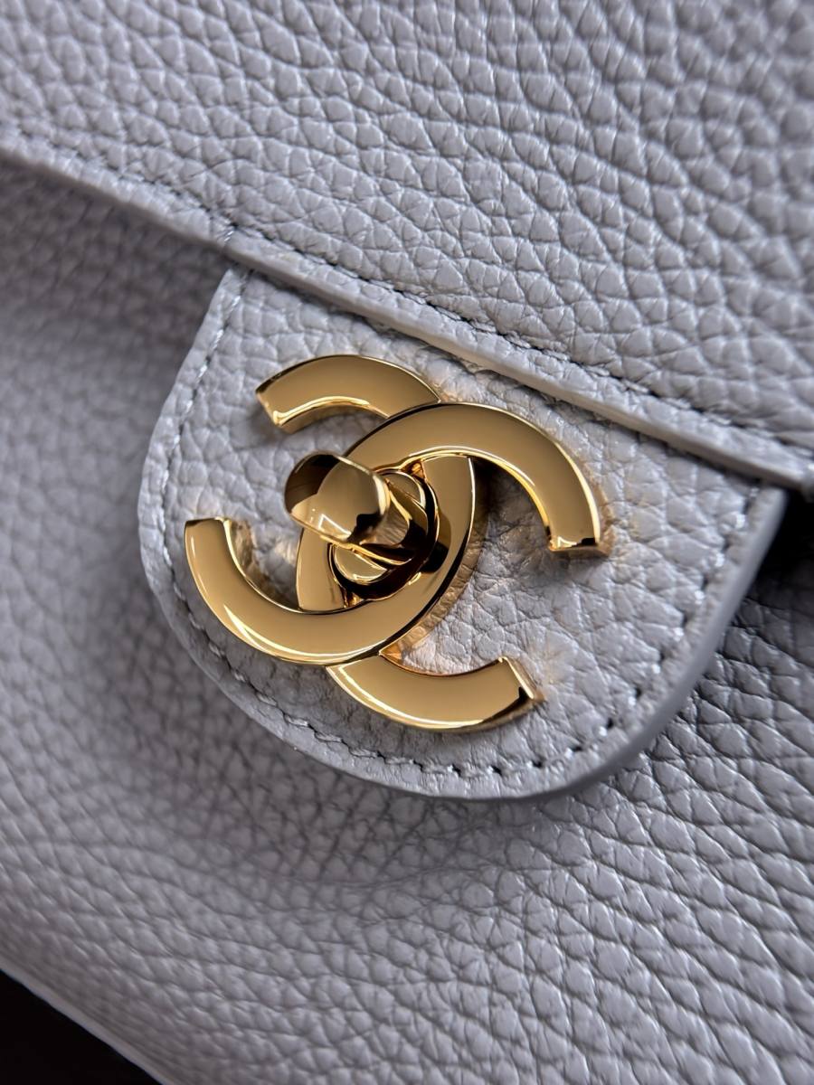 Chanel 26S Classic Flap Maxi 33 x 23 x 10 1420