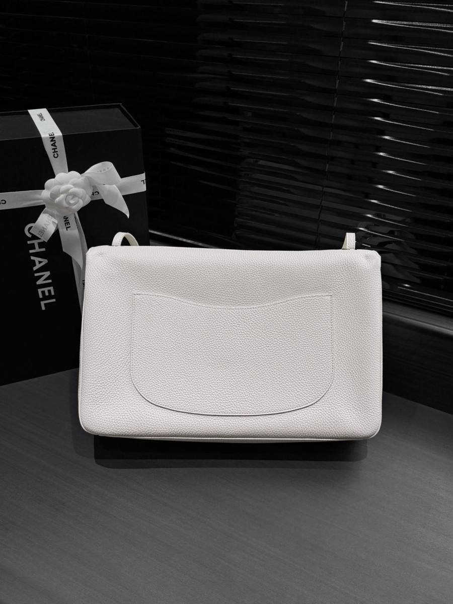 Chanel 26S Classic Flap Maxi 33 x 23 x 10 383A