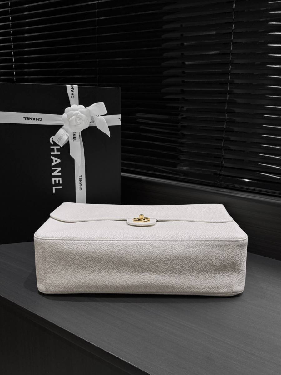 Chanel 26S Classic Flap Maxi 33 x 23 x 10 383A