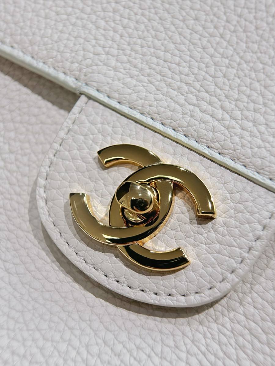 Chanel 26S Classic Flap Maxi 33 x 23 x 10 383A