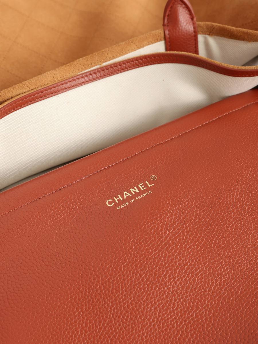 Chanel 26S Tote 36 x 28 x 14 49E2