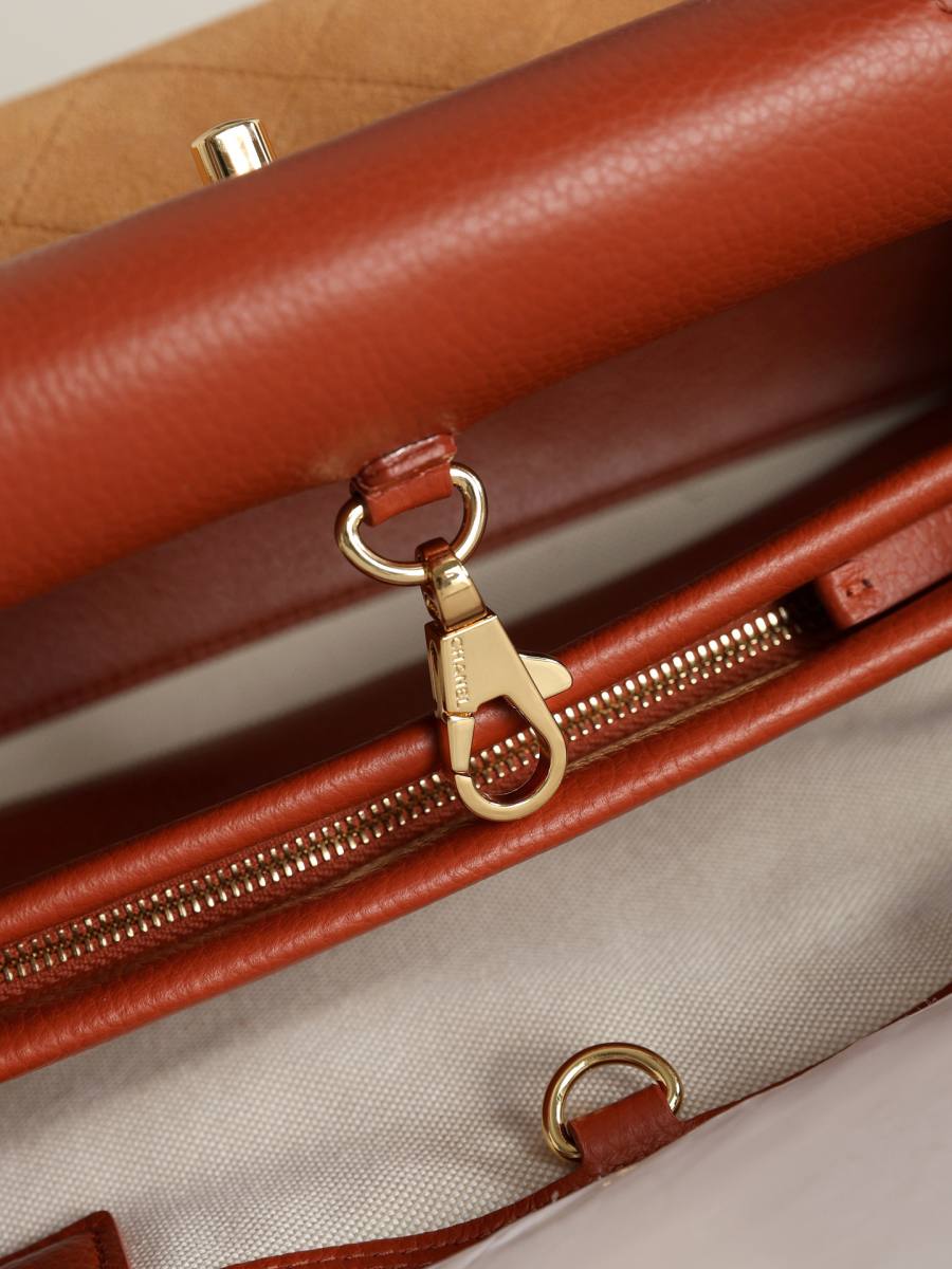 Chanel 26S Tote 36 x 28 x 14 49E2