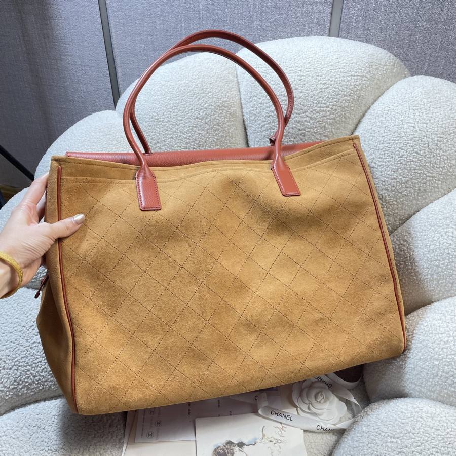 Chanel 26S Tote 36 x 28 x 14 9B95