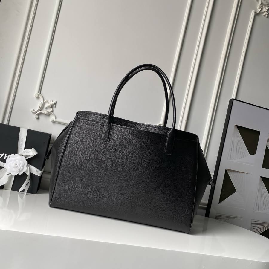 Chanel 26S Tote AS6289 36 x 28 x 14 E9C1
