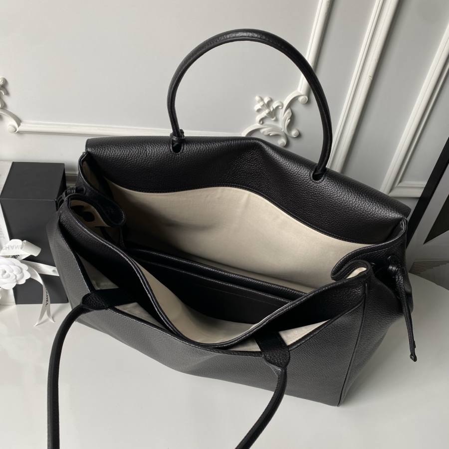 Chanel 26S Tote AS6289 36 x 28 x 14 E9C1