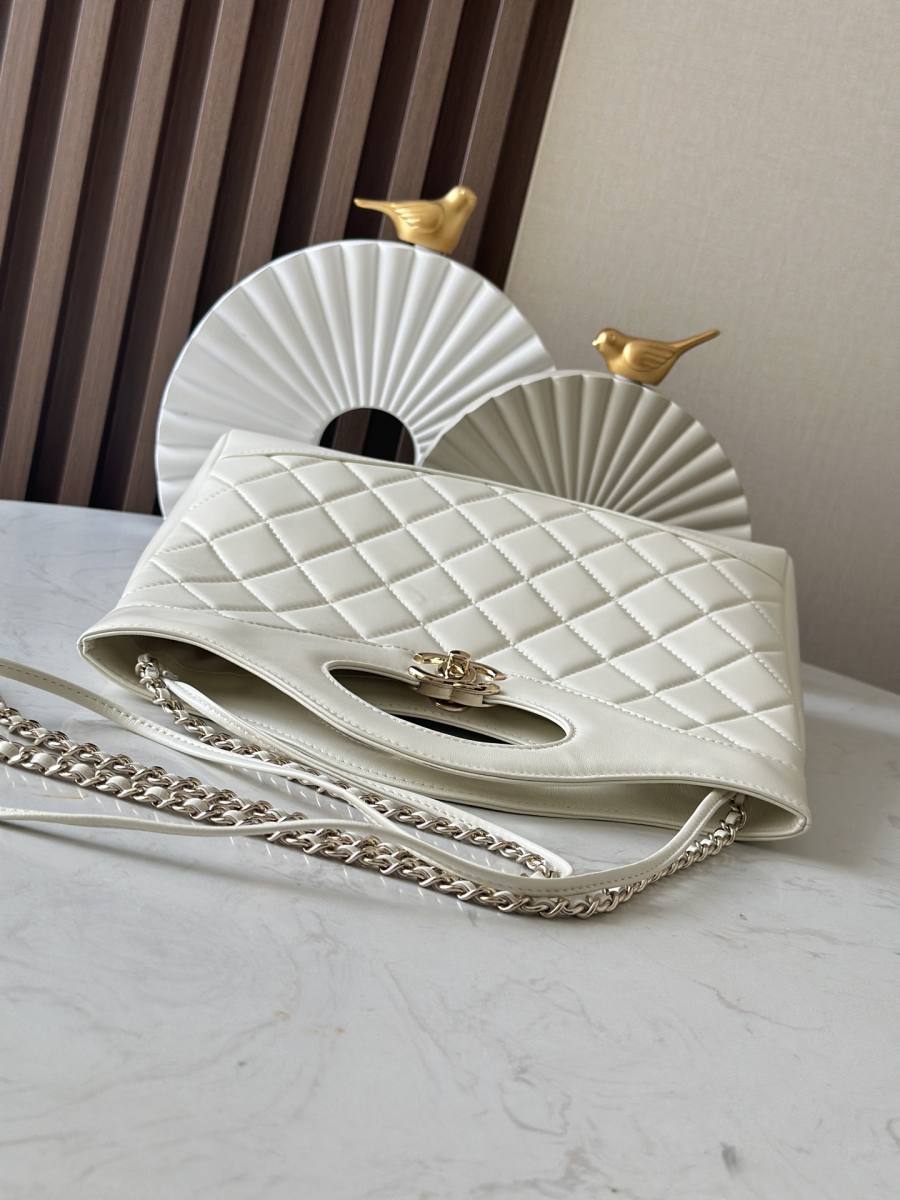 Chanel 31 Mini Shopping Bag 20 x 16 x 7 B847