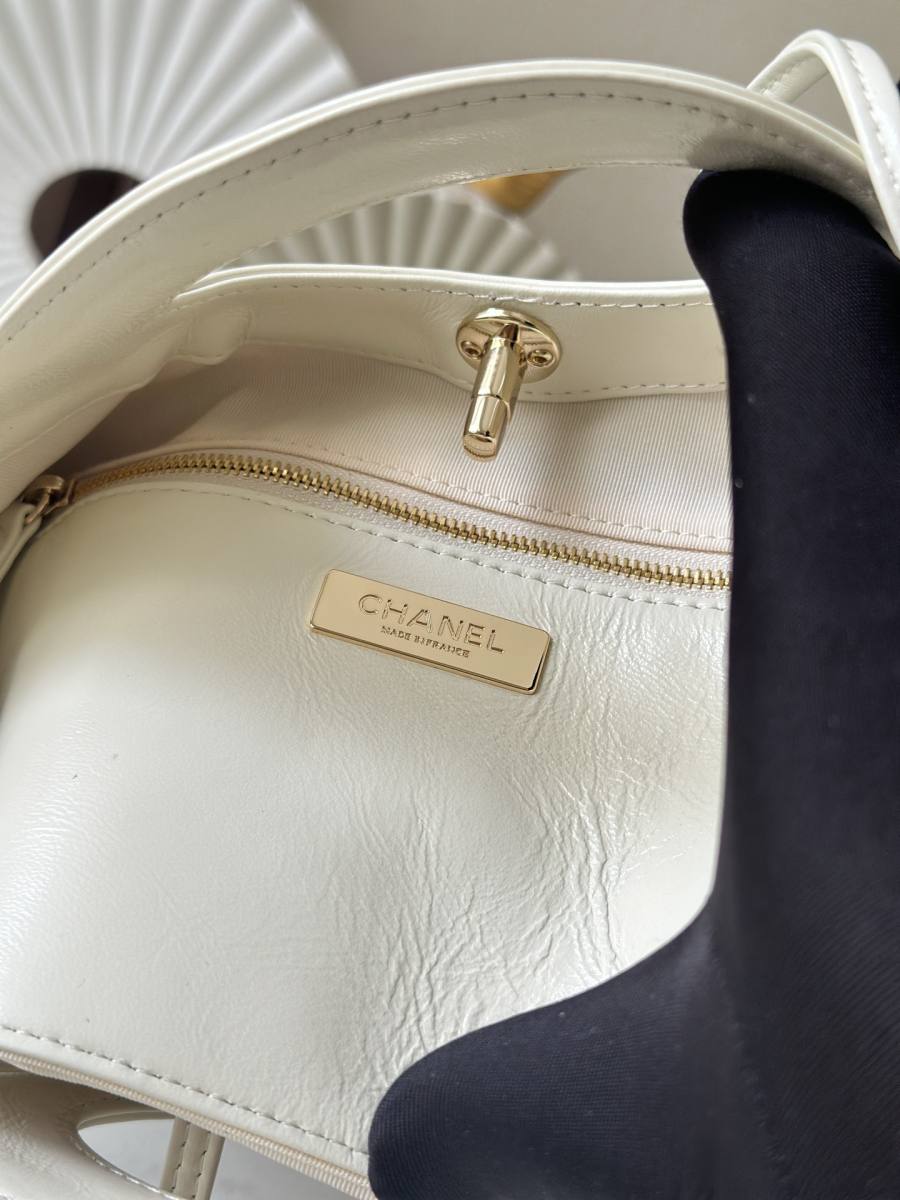 Chanel 31 Mini Shopping Bag 20 x 16 x 7 B847